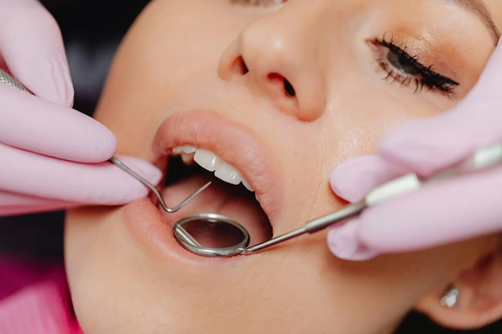 Somriure de noia al dentista